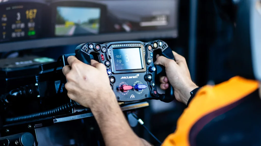 Menú de ajustes de Force Feedback en RaceRoom con nuevas opciones de dirección